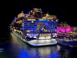 Miami, Florida, EE.UU. - El crucero Icon of the Seas de Royal Caribbean International, que es el más grande del mundo
