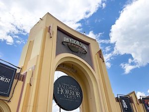 Orlando, Florida, Universal Studios es un parque temático familiar con atracciones de entretenimiento, así como sus famosas Noches de Terror de Halloween.