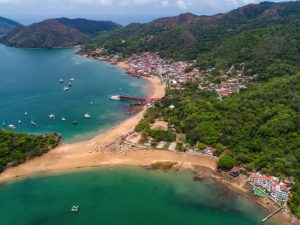 Hermosa isla de Taboga en Panamá con playas doradas y aguas cristalinas