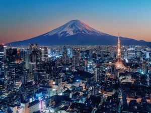 Vista panorámica de Tokio con temática de anime