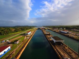 Vista panorámica de Isla Monos en Panamá con exuberante vegetación